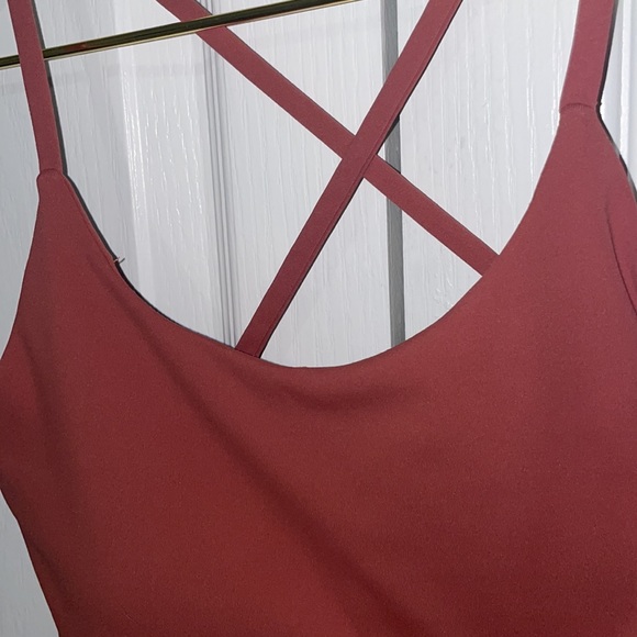 Workout top - Picture 2 of 3